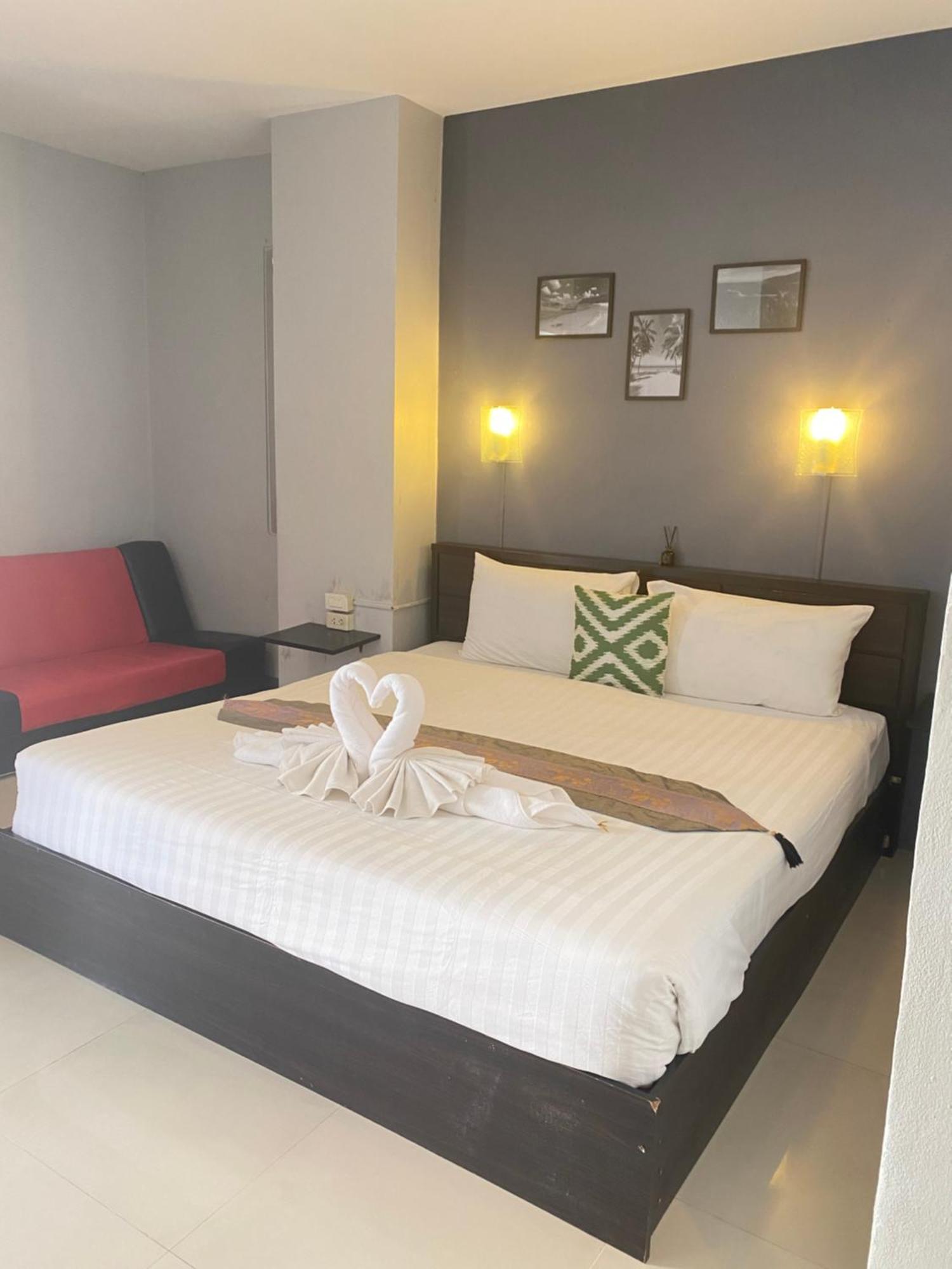 Holiday Home Patong Exterior photo