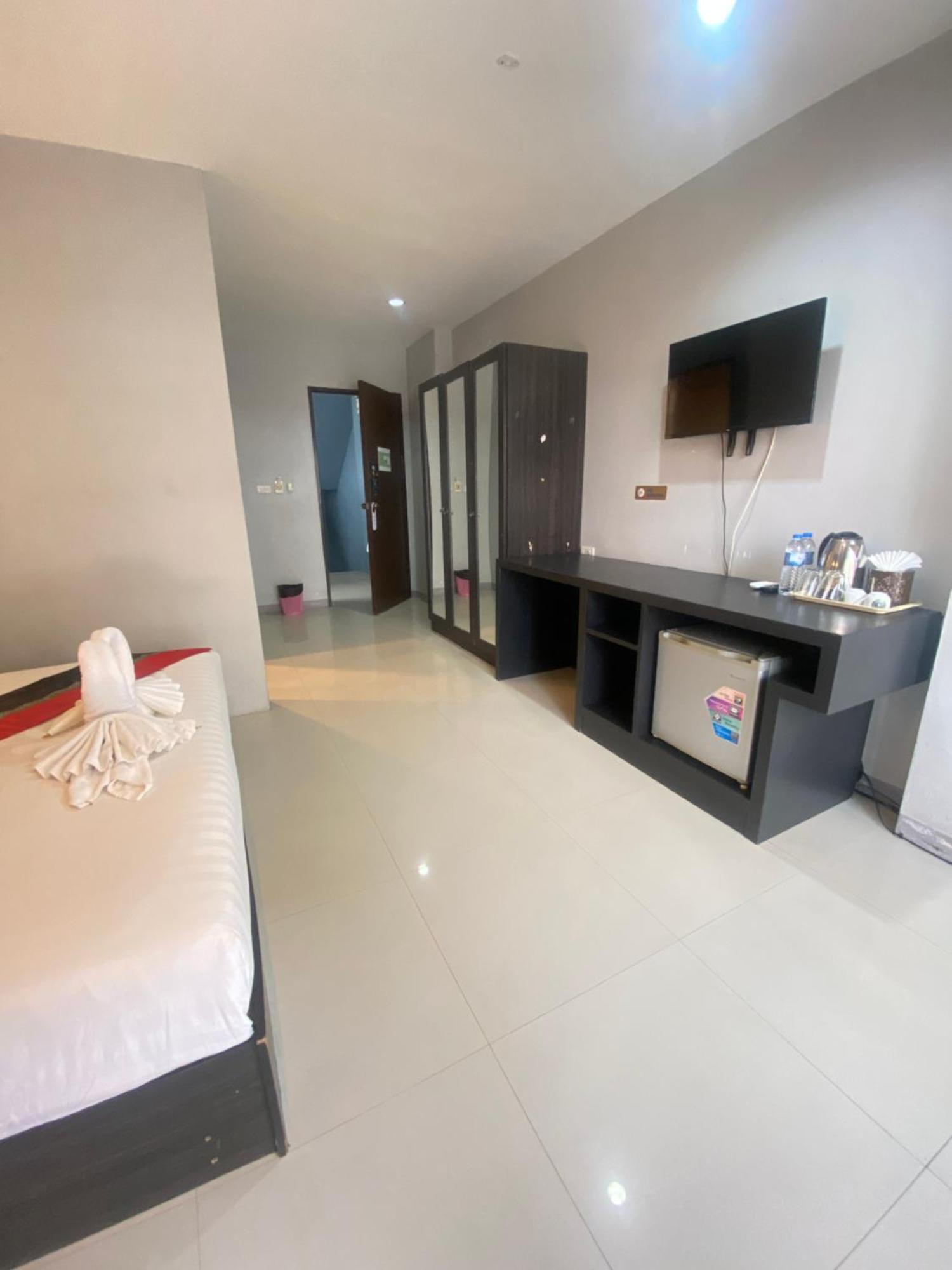 Holiday Home Patong Exterior photo